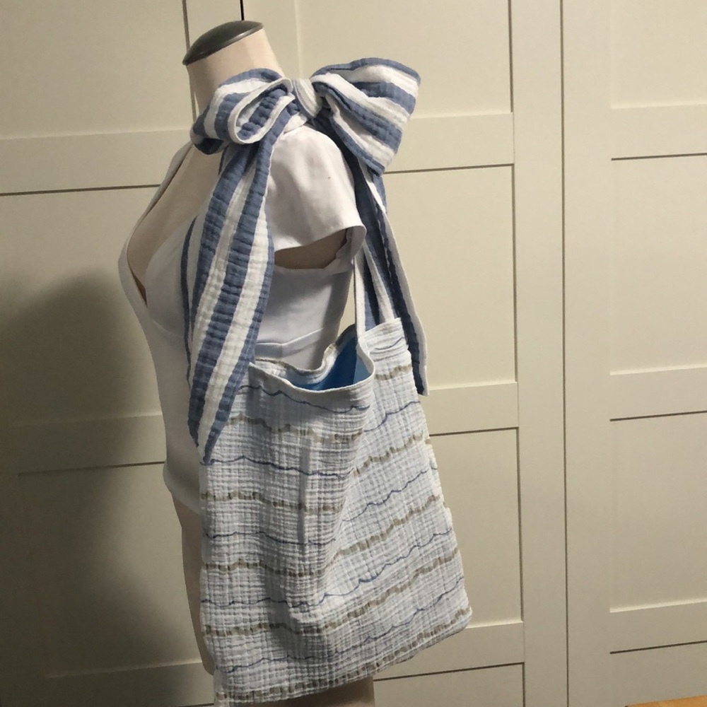 Bow tote bag